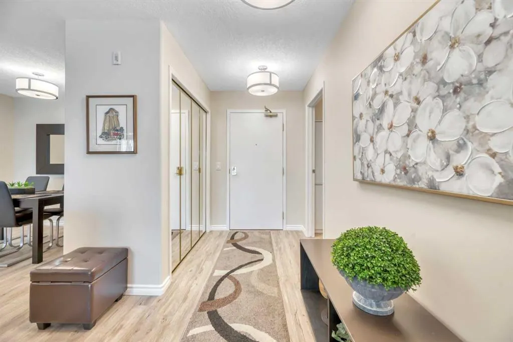 7239 Sierra Morena Boulevard SW, #204