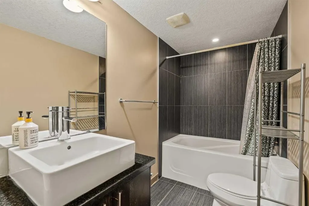1805 26 Avenue SW, #201