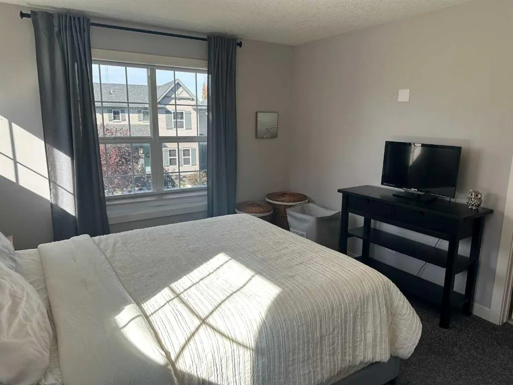 64 Elgin Meadows Manor SE