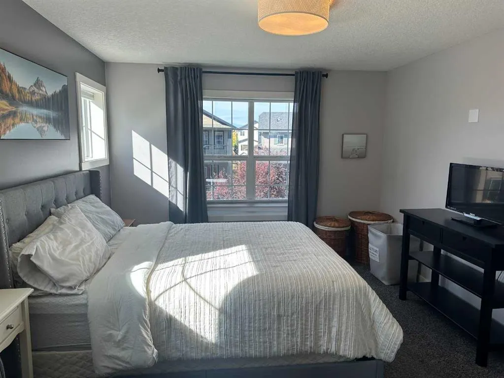 64 Elgin Meadows Manor SE