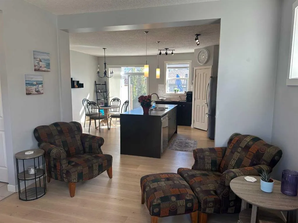 64 Elgin Meadows Manor SE