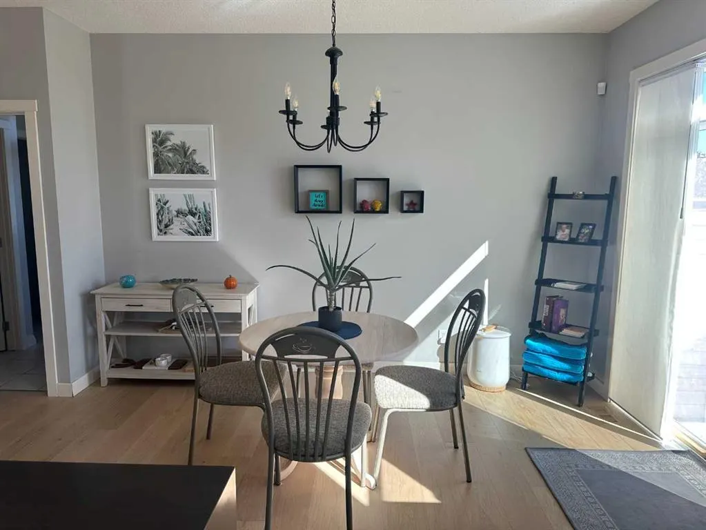 64 Elgin Meadows Manor SE