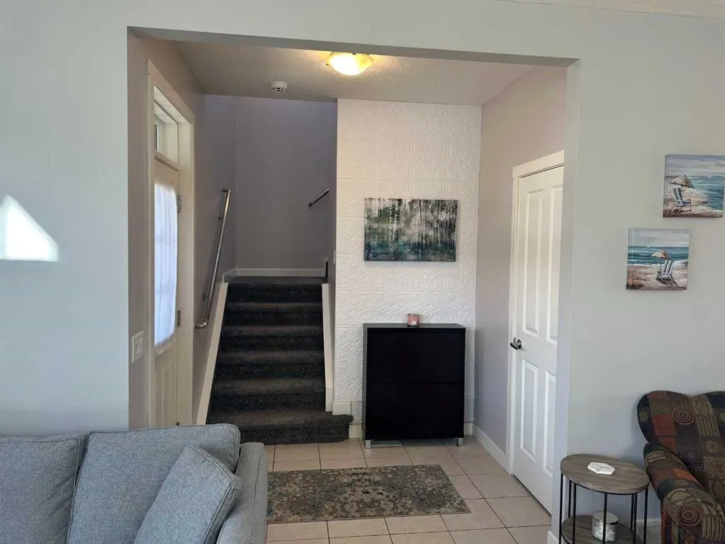 64 Elgin Meadows Manor SE