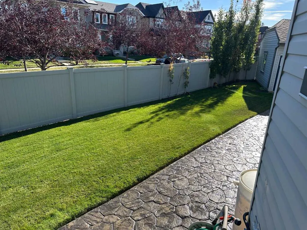 64 Elgin Meadows Manor SE