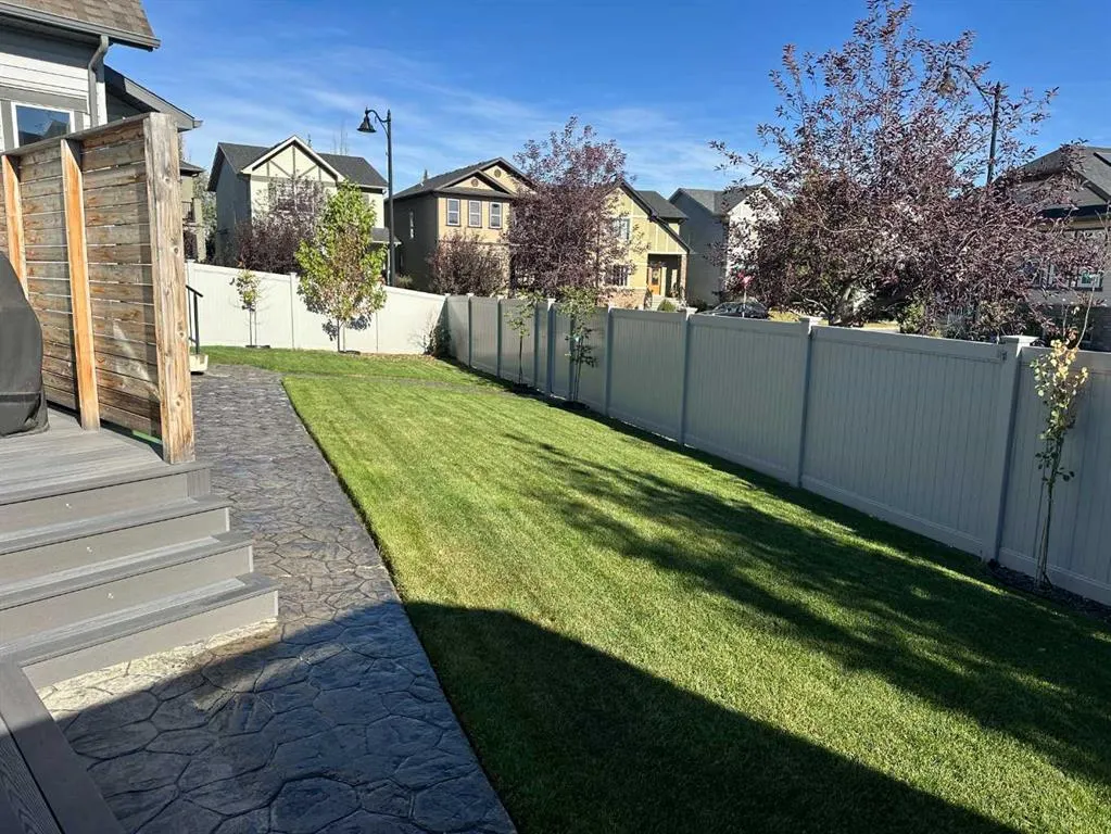 64 Elgin Meadows Manor SE