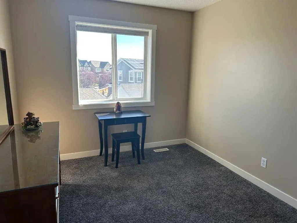 64 Elgin Meadows Manor SE