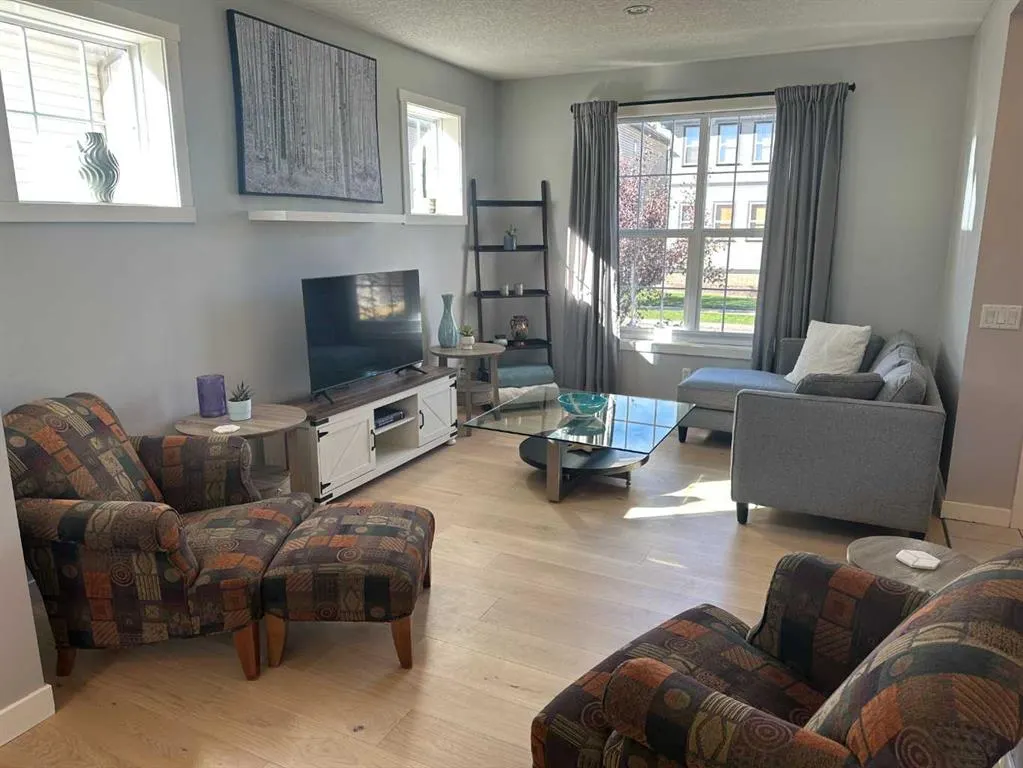 64 Elgin Meadows Manor SE