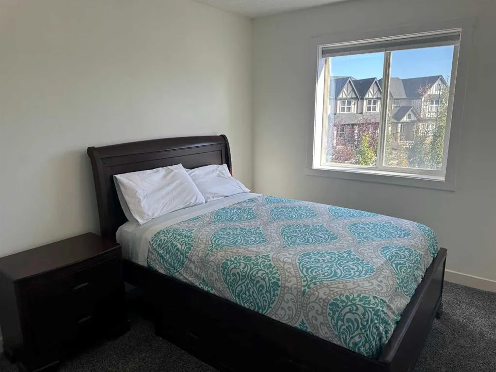 64 Elgin Meadows Manor SE