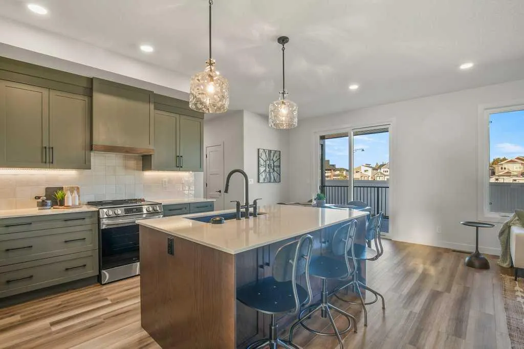 62 Eaton Crescent