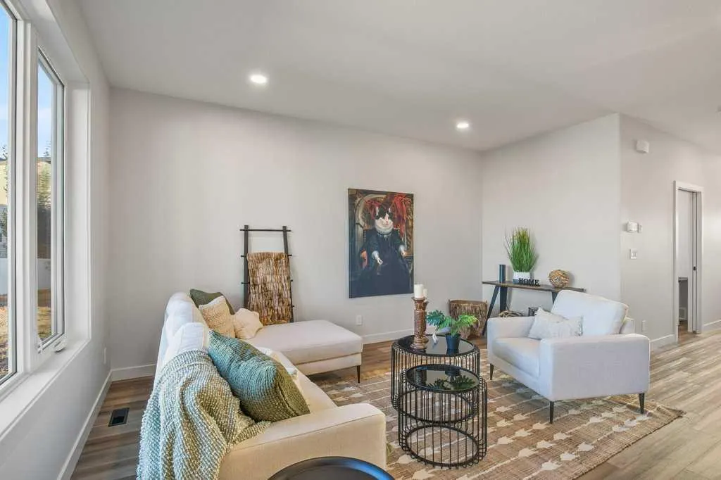 62 Eaton Crescent