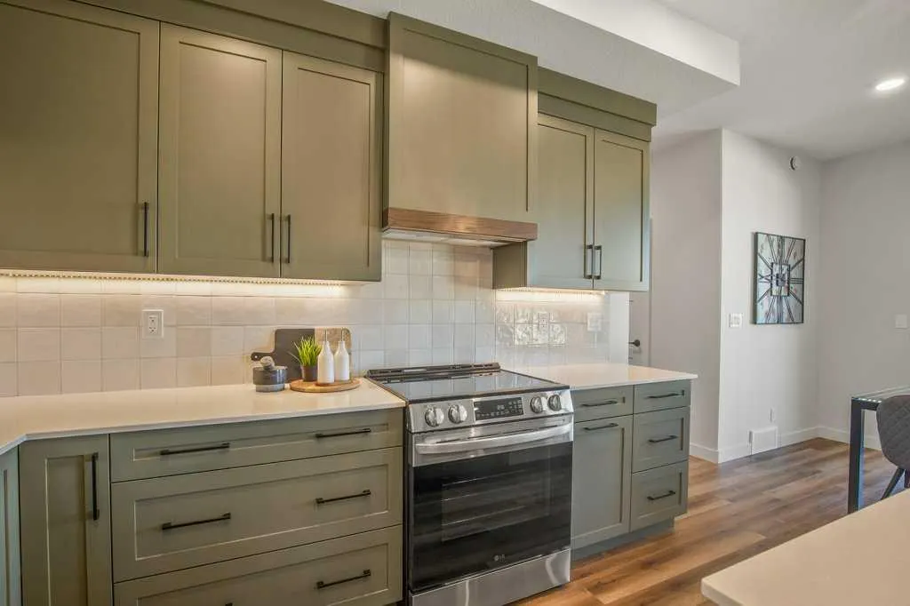 62 Eaton Crescent