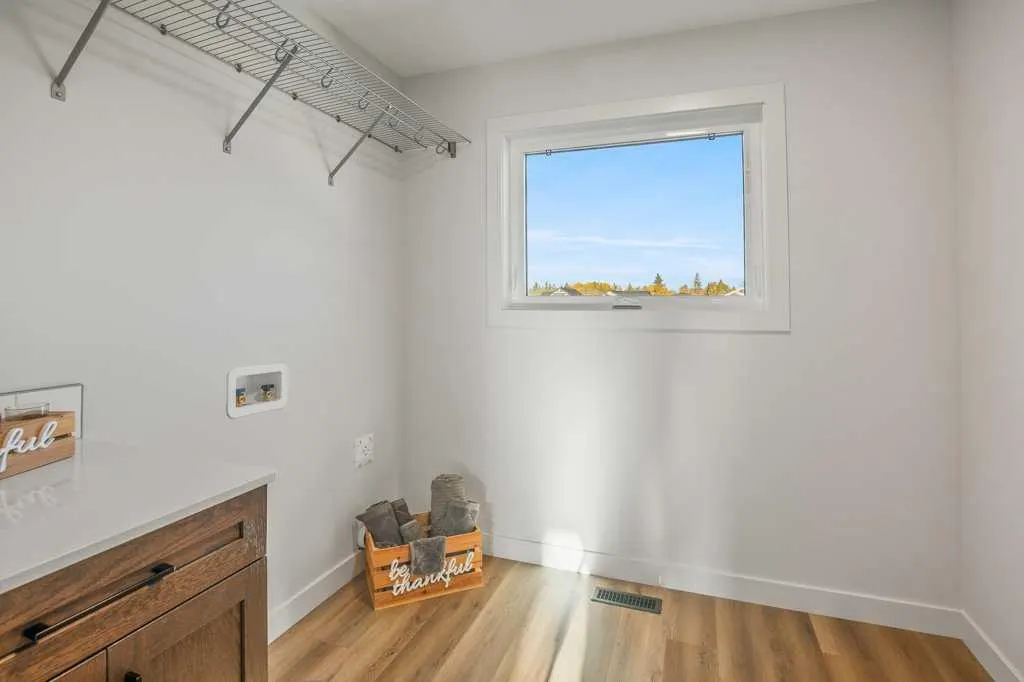 62 Eaton Crescent
