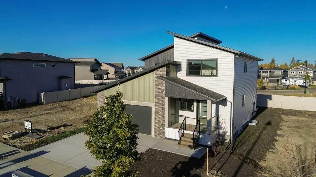 62 Eaton Crescent
