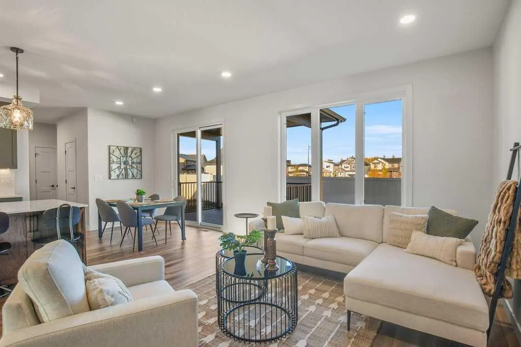 62 Eaton Crescent