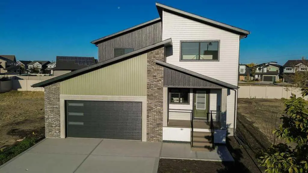 62 Eaton Crescent