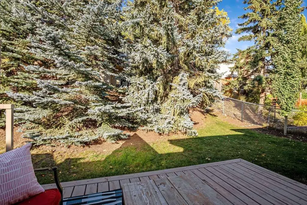 637 Strathcona Drive SW