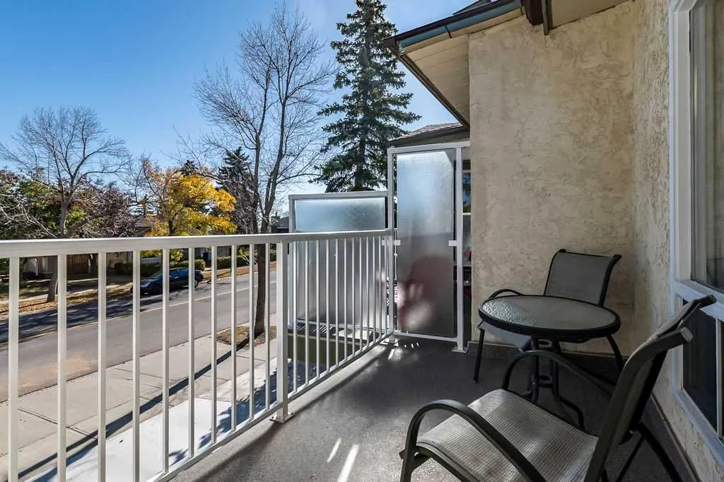 637 Strathcona Drive SW