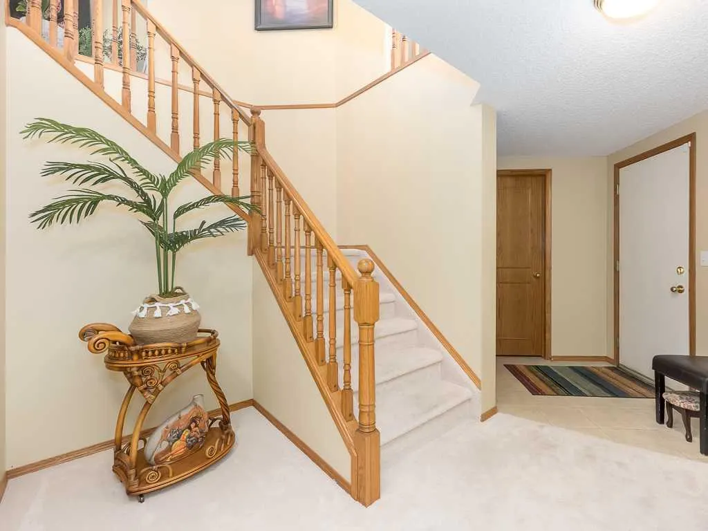 51 Hamptons Drive NW