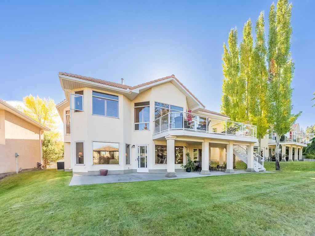 51 Hamptons Drive NW