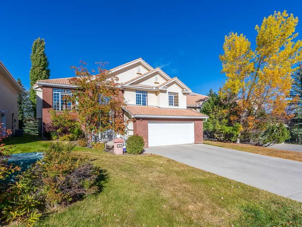 51 Hamptons Drive NW