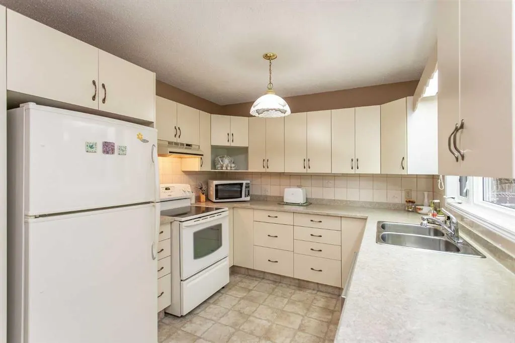 146 Welton Crescent