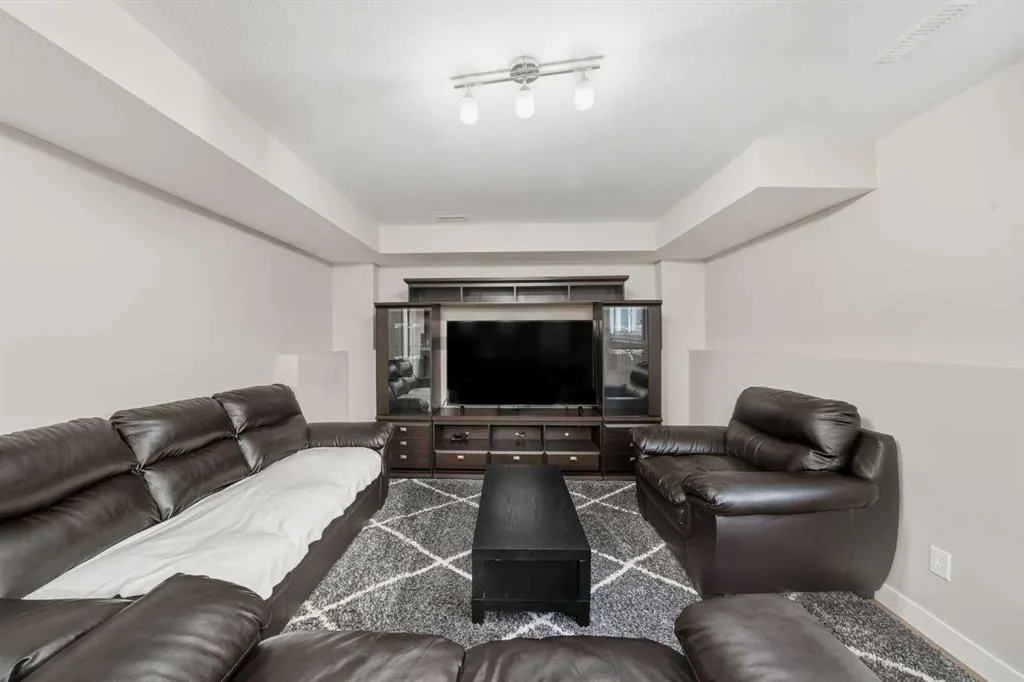 22 Mackenzie Ranch Way