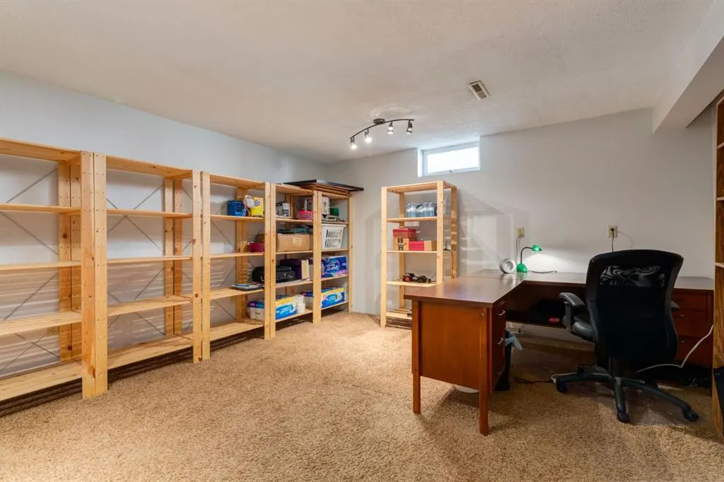 90 Allandale Close SE