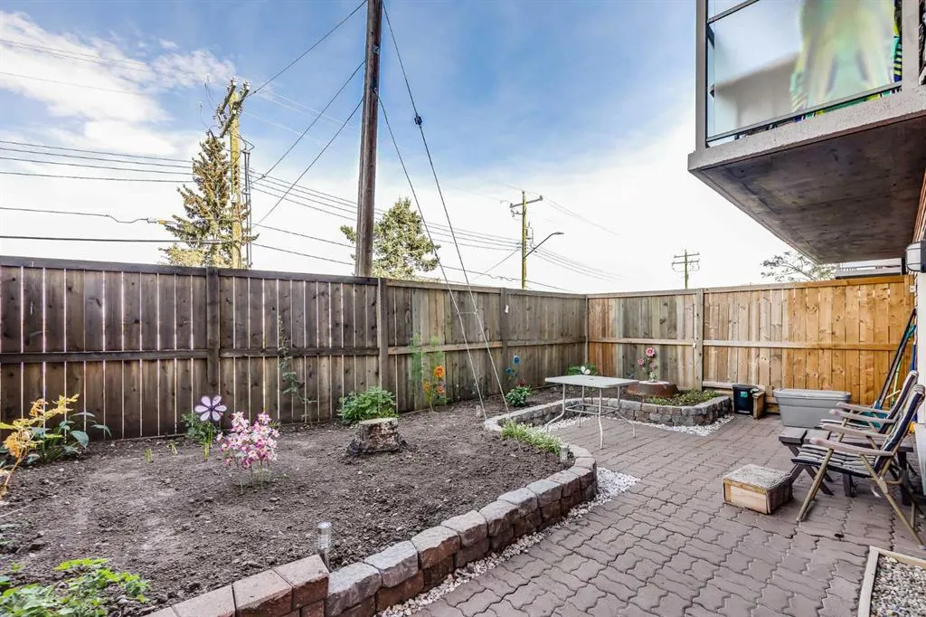 335 Garry Crescent NE, #104