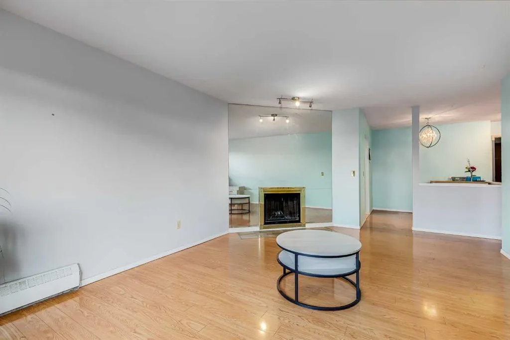 335 Garry Crescent NE, #104