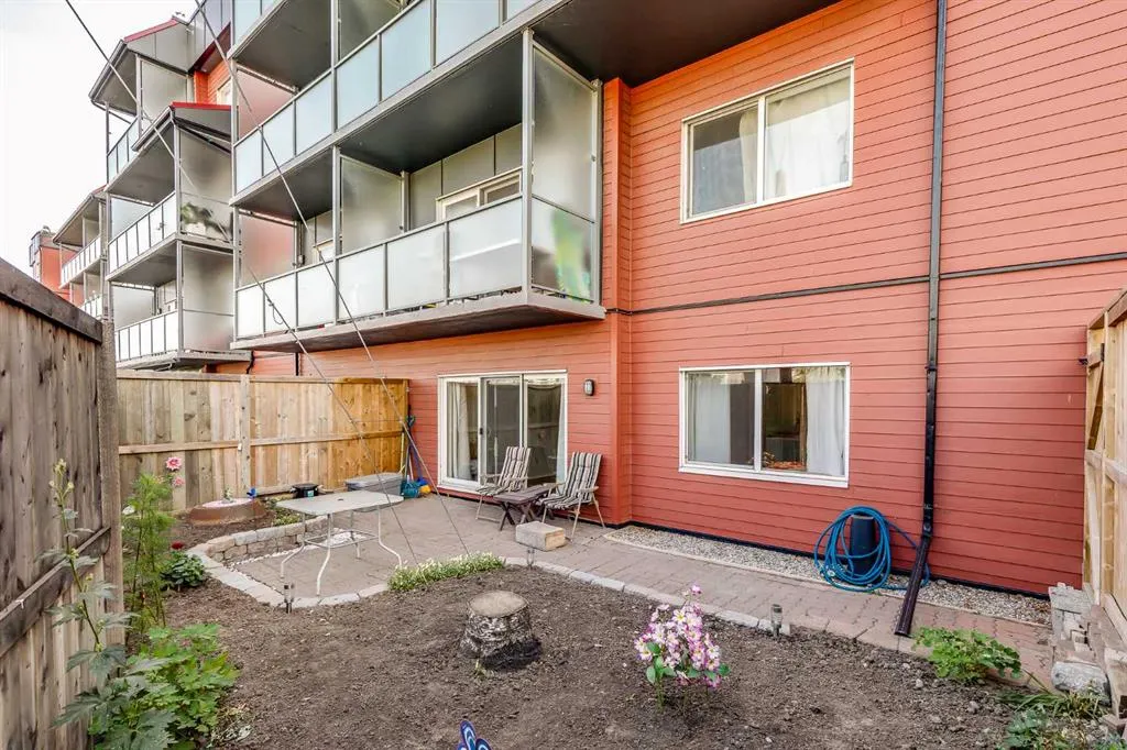 335 Garry Crescent NE, #104