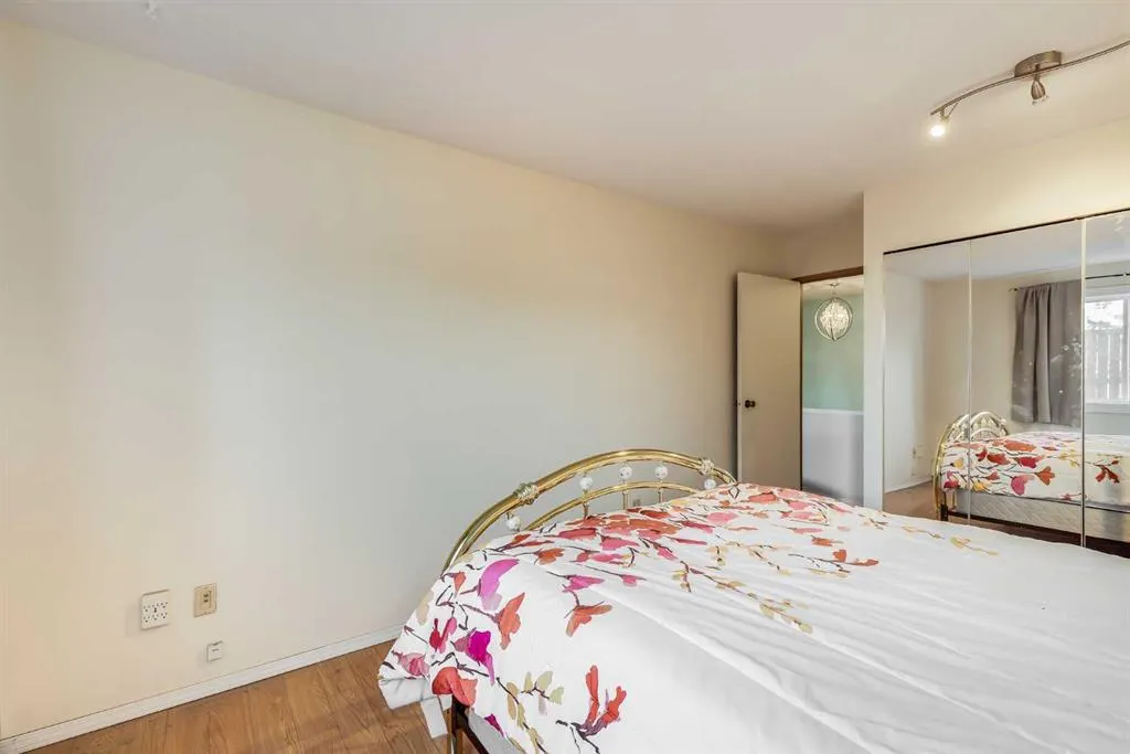 335 Garry Crescent NE, #104
