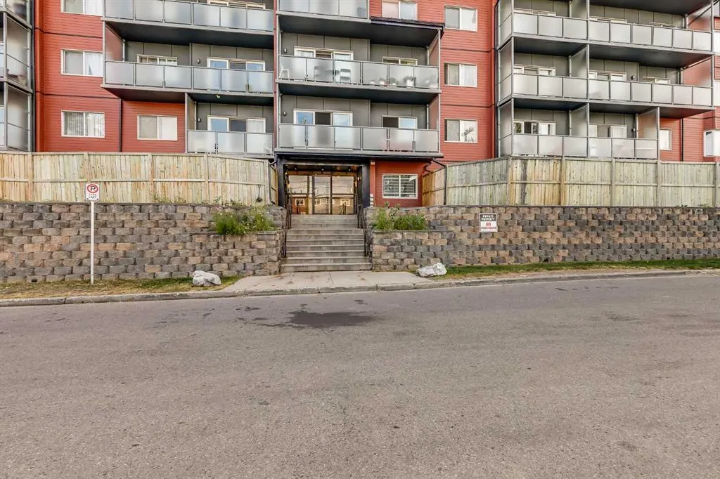 335 Garry Crescent NE, #104