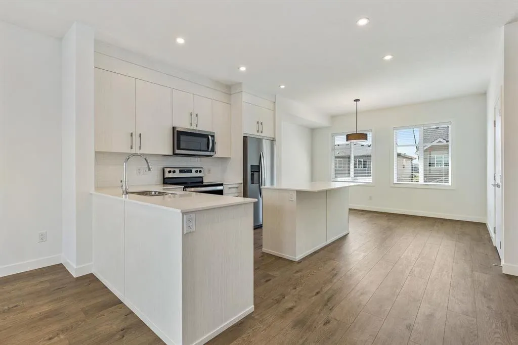 50 Cornerglen Manor NE