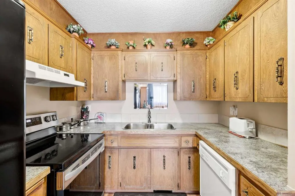163 Whitewood Place NE