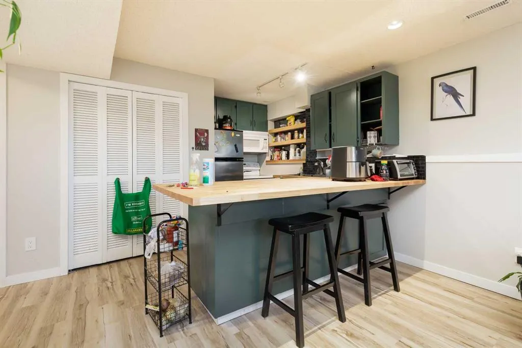 945 Columbia Boulevard W