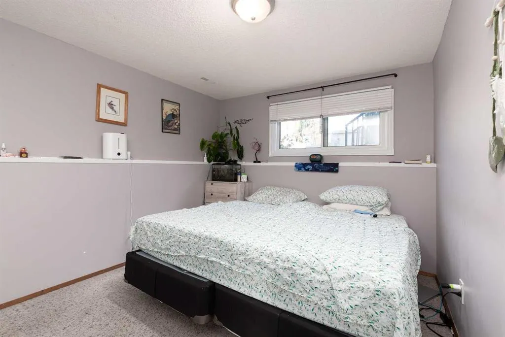 945 Columbia Boulevard W