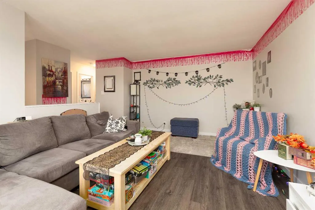 945 Columbia Boulevard W