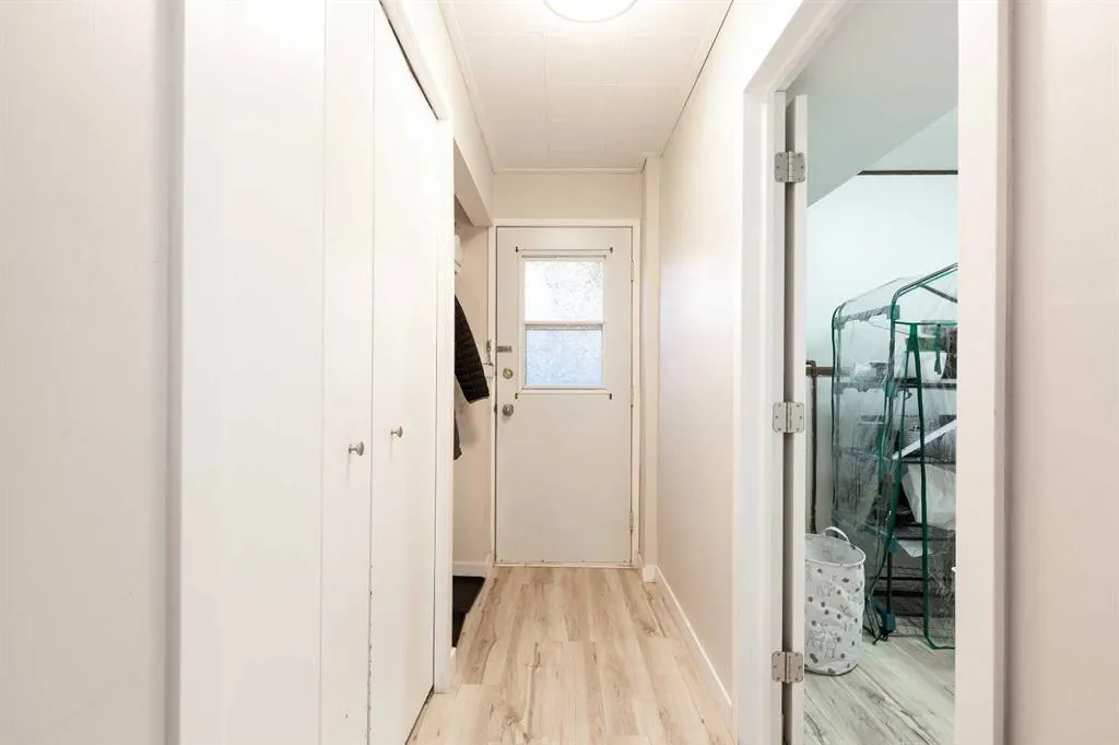 945 Columbia Boulevard W