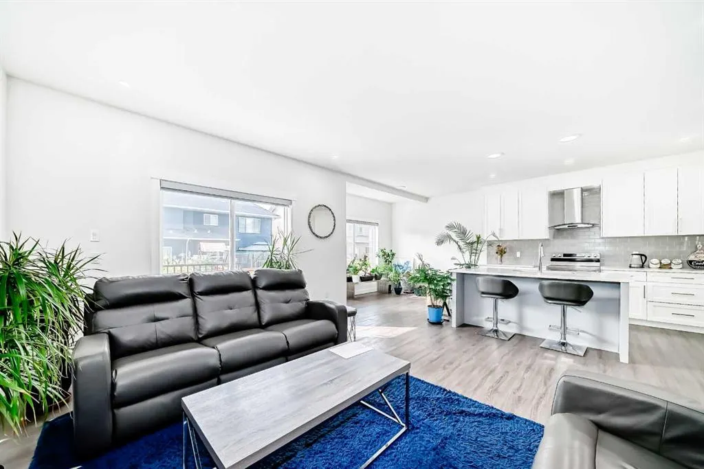 772 Edgefield Crescent