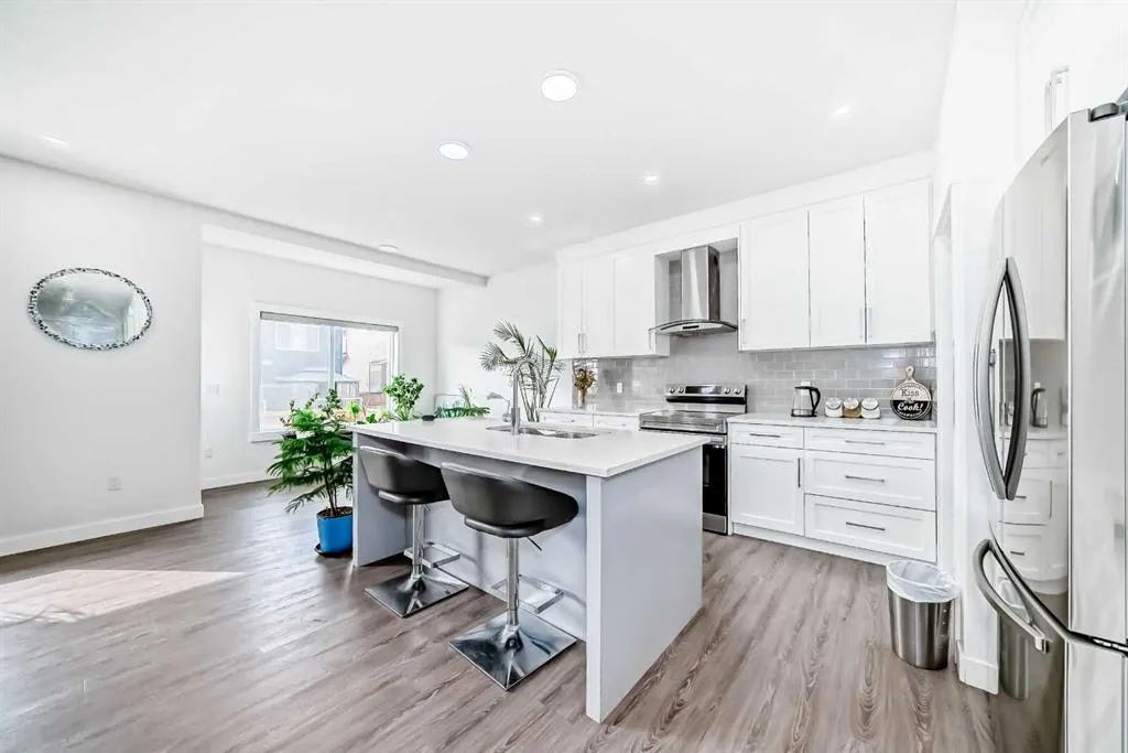 772 Edgefield Crescent
