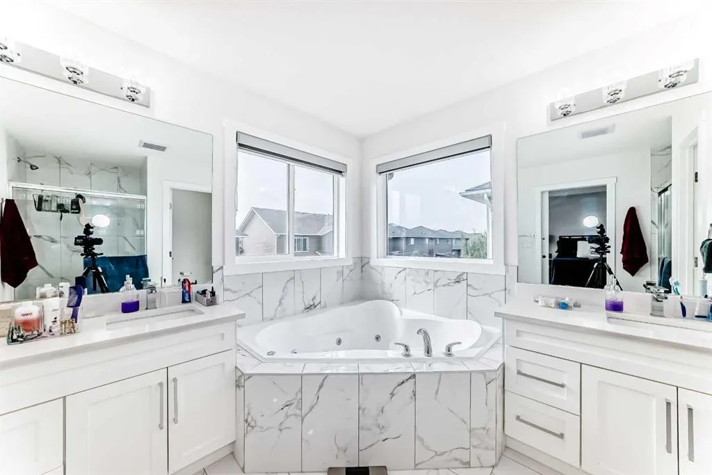 772 Edgefield Crescent