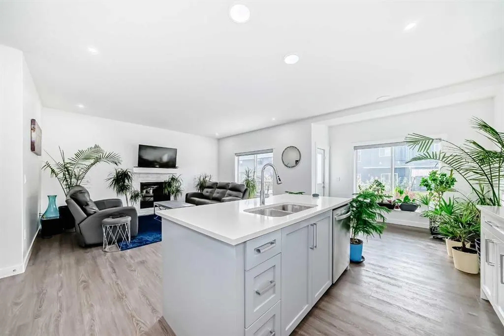 772 Edgefield Crescent