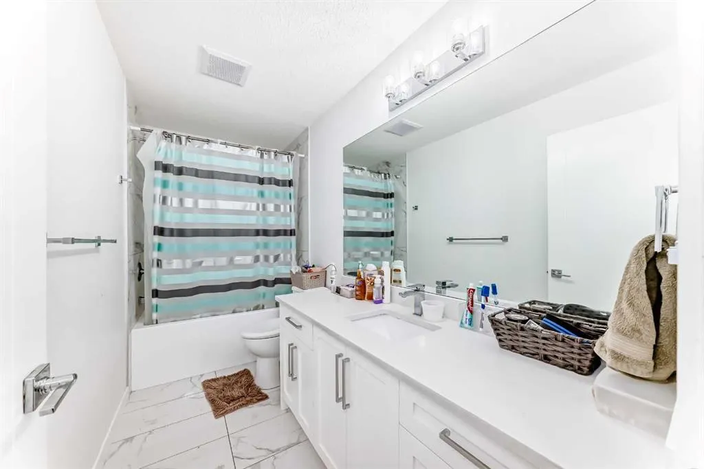 772 Edgefield Crescent