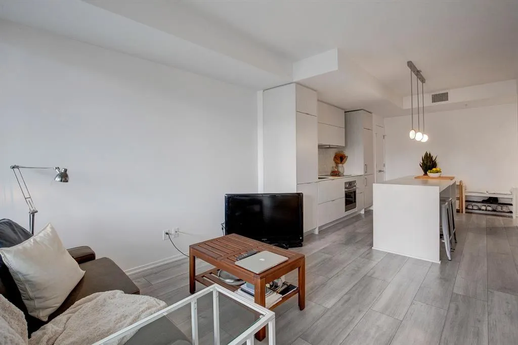 615 6 Avenue SE, #701