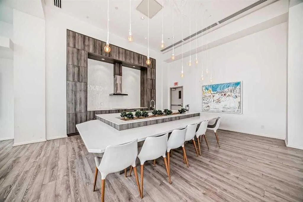 615 6 Avenue SE, #701