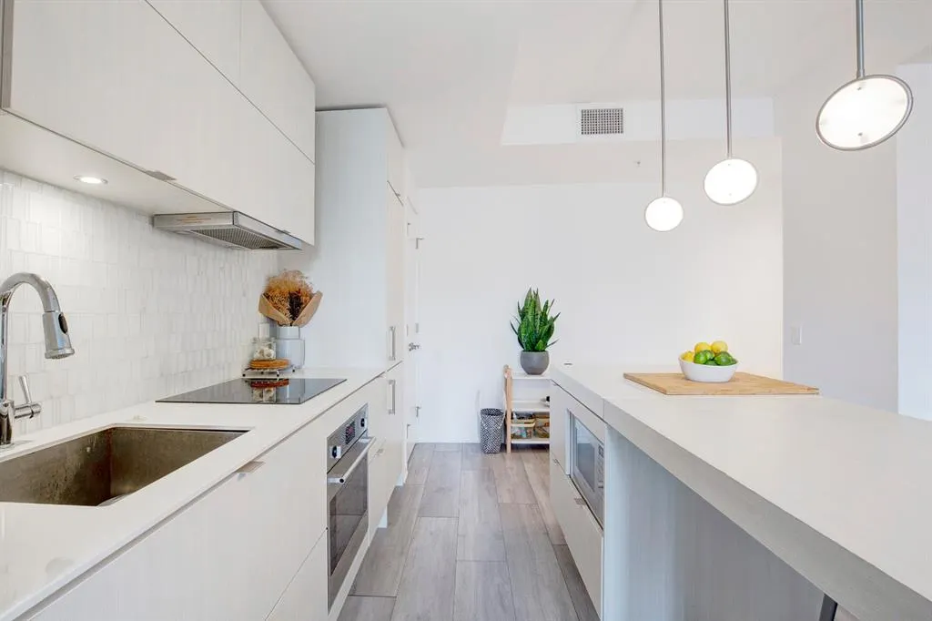 615 6 Avenue SE, #701