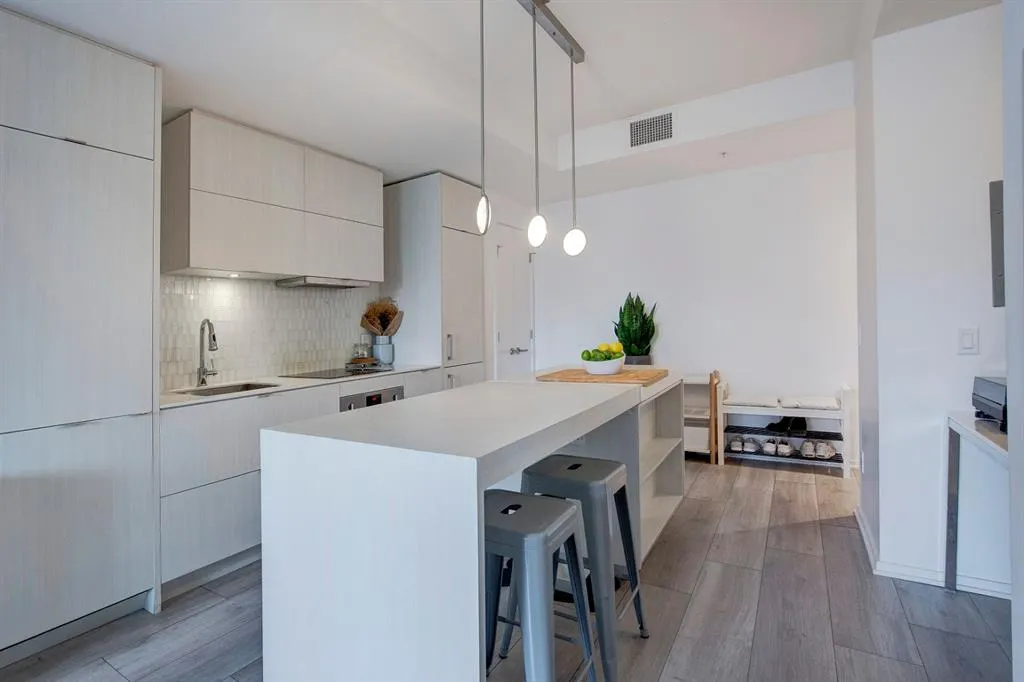 615 6 Avenue SE, #701