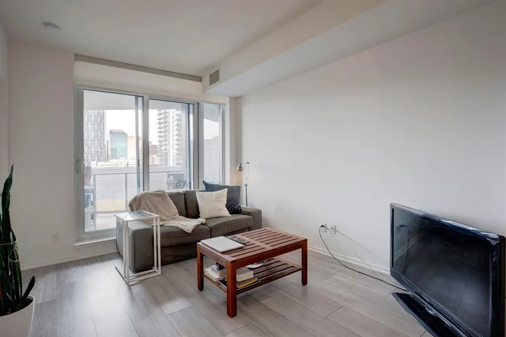 615 6 Avenue SE, #701