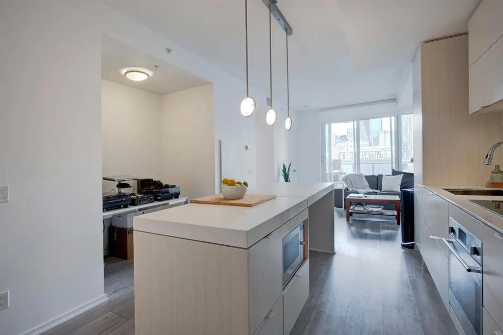 615 6 Avenue SE, #701