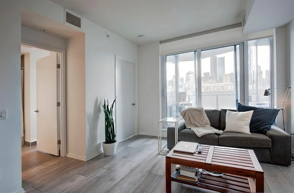 615 6 Avenue SE, #701
